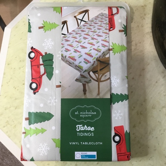 St. Nicholas Square Round Vinyl Tablecloth NEW! - Picture 1 of 5